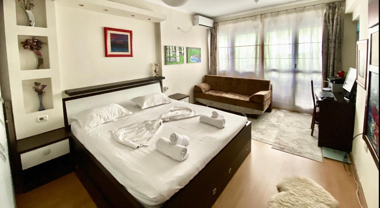 Blloku Apartment ティラナ エクステリア 写真